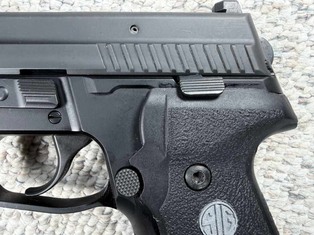 Sig Sauer P229 .40 S&W Pistol (3) mags, Org Factory Case & Man  Hogue Grips-img-10