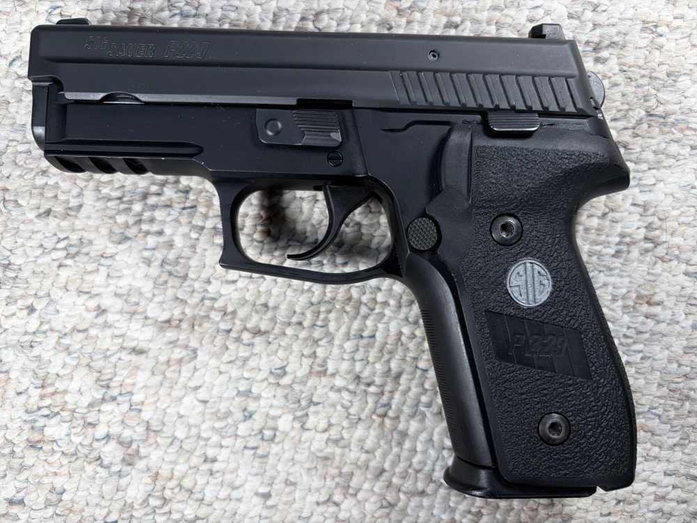 Sig Sauer P229 .40 S&W Pistol (3) mags, Org Factory Case & Man  Hogue Grips-img-2