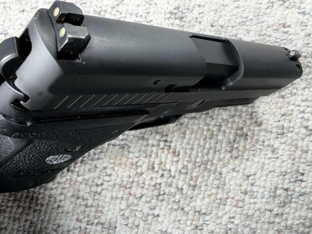 Sig Sauer P229 .40 S&W Pistol (3) mags, Org Factory Case & Man  Hogue Grips-img-7