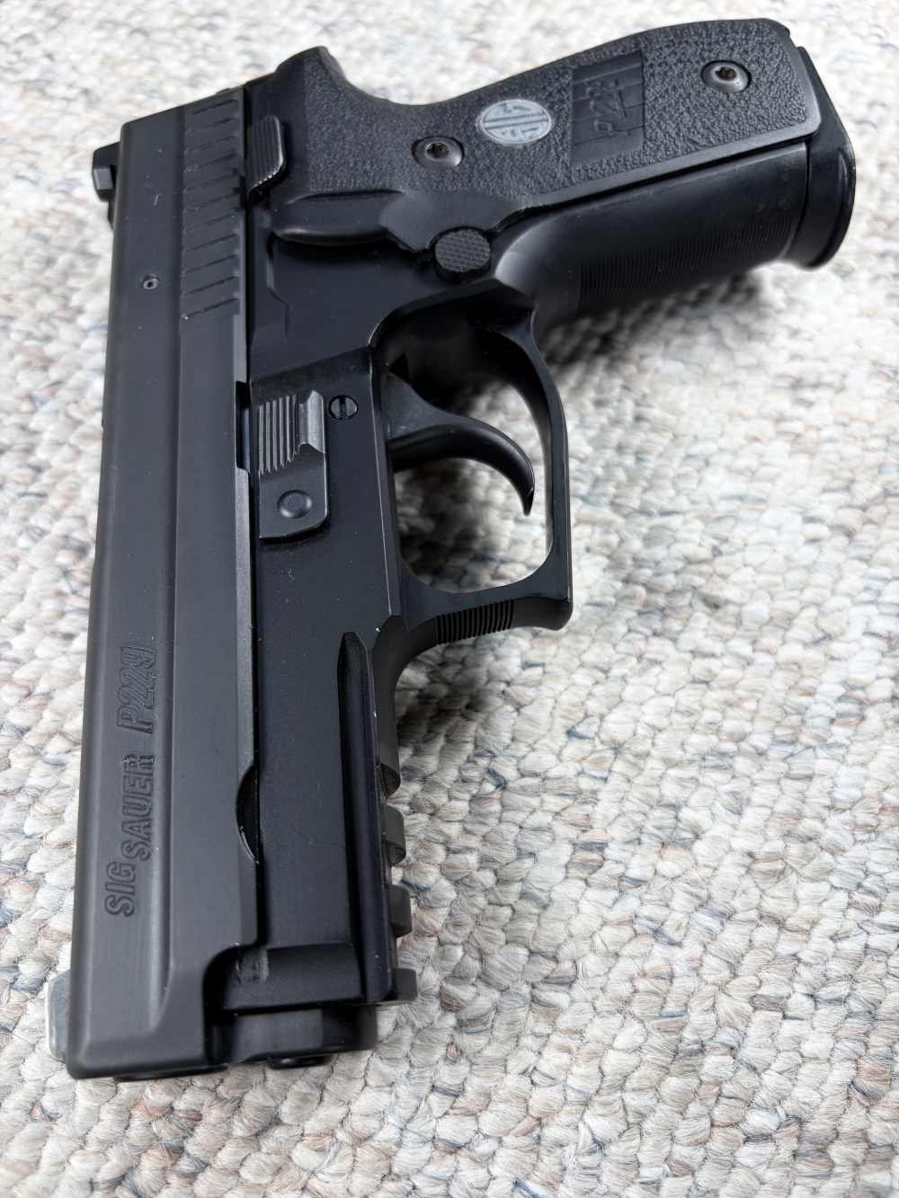 Sig Sauer P229 .40 S&W Pistol (3) mags, Org Factory Case & Man  Hogue Grips-img-9