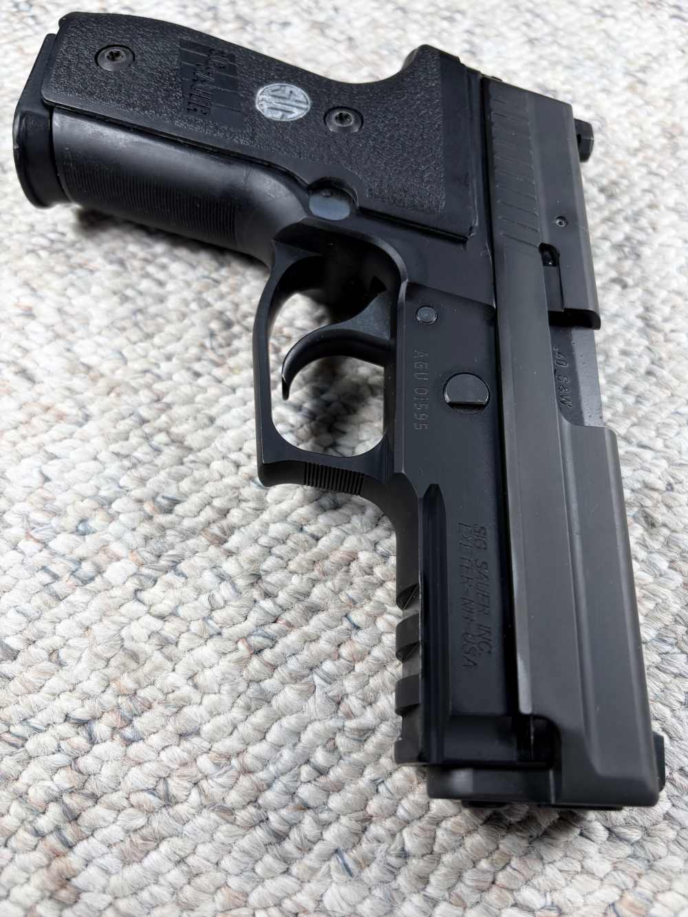 Sig Sauer P229 .40 S&W Pistol (3) mags, Org Factory Case & Man  Hogue Grips-img-4