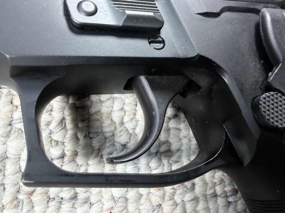 Sig Sauer P229 .40 S&W Pistol (3) mags, Org Factory Case & Man  Hogue Grips-img-14