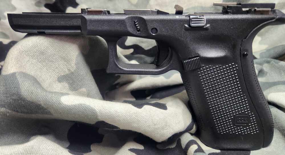 Glock 17 Gen 5 Complete Frame 9MM Used 702 Discontinued -img-5