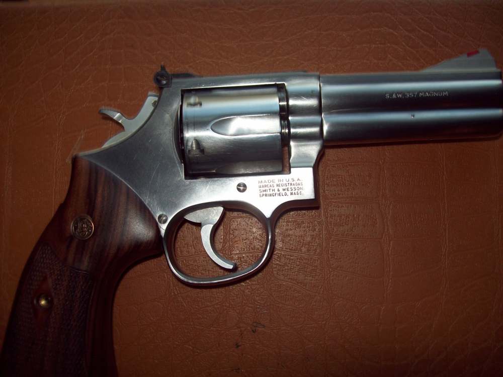 Smith & Wesson. 686 4" Stainless No Dash or M mark Original-img-1