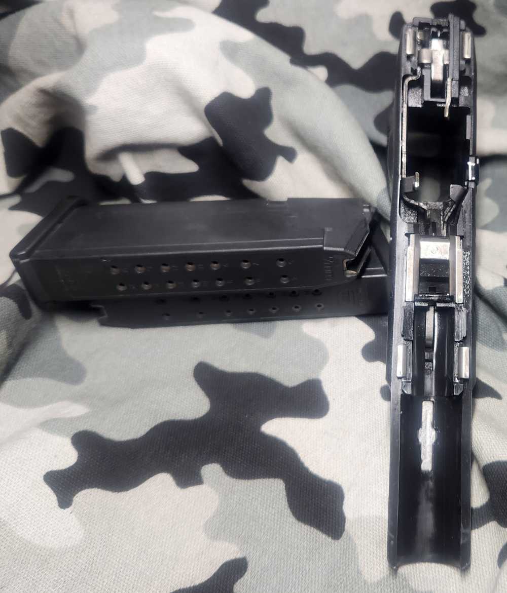 Glock 17 Gen 4 9MM Complete Used Frame 2-17Rnds 978 mags Discontinued -img-5