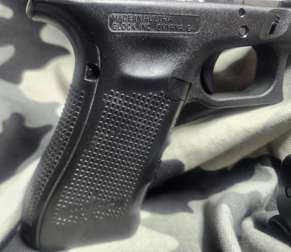 Glock 17 Gen 4 9MM Complete Used Frame 2-17Rnds 978 mags Discontinued -img-1