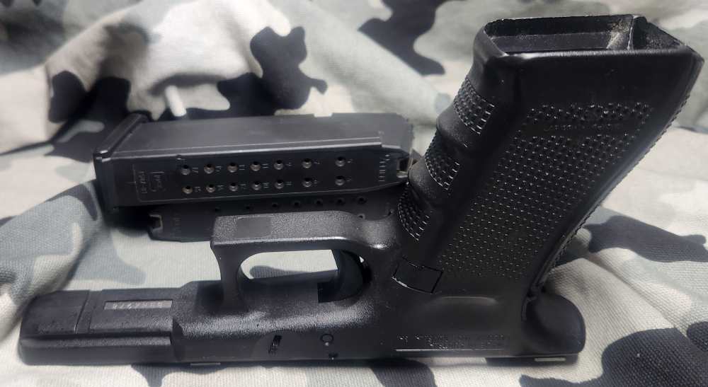 Glock 17 Gen 4 9MM Complete Used Frame 2-17Rnds 978 mags Discontinued -img-7