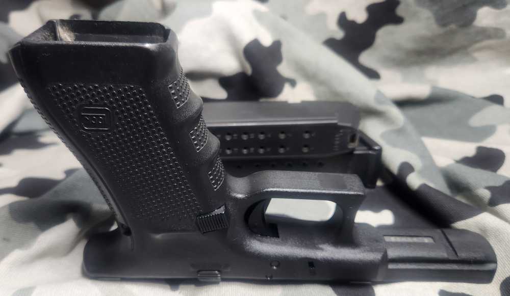 Glock 17 Gen 4 9MM Complete Used Frame 2-17Rnds 978 mags Discontinued -img-6