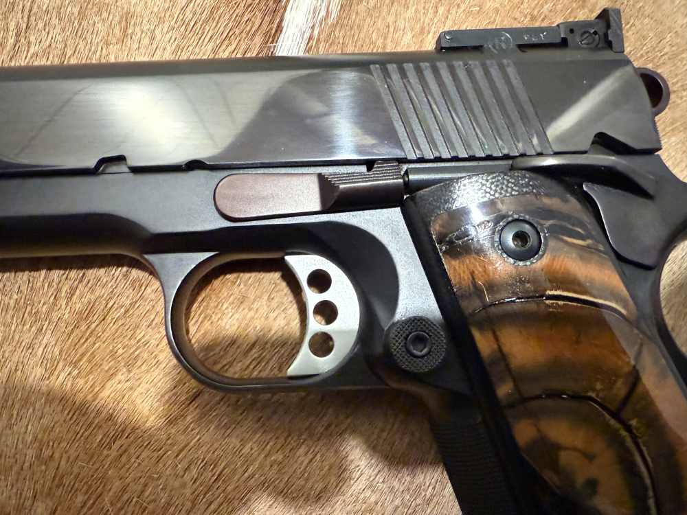   ED BROWN 1911 CLASSIC CUSTOM DISPLAY QUEEN  No longer in production-img-4
