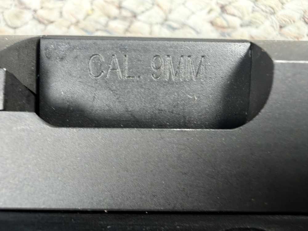 Rock Island Armory  (2) 17 Mags, Case, Red Dot Cut, Manual, All Metal -img-15