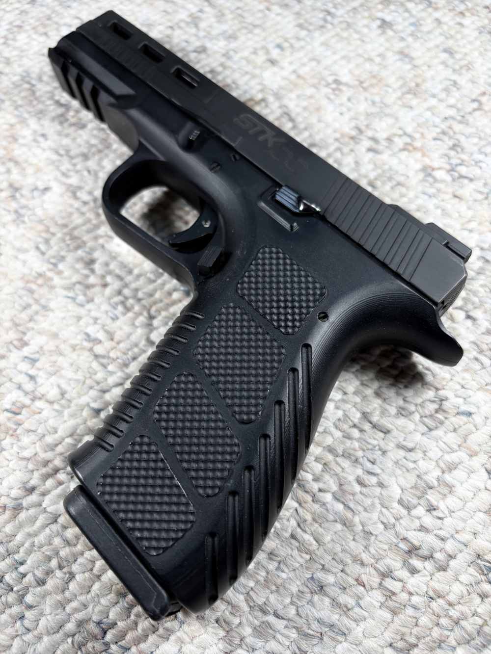 Rock Island Armory  (2) 17 Mags, Case, Red Dot Cut, Manual, All Metal -img-3