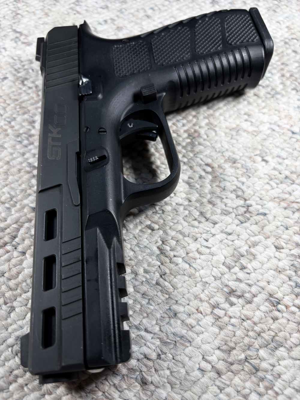 Rock Island Armory  (2) 17 Mags, Case, Red Dot Cut, Manual, All Metal -img-6