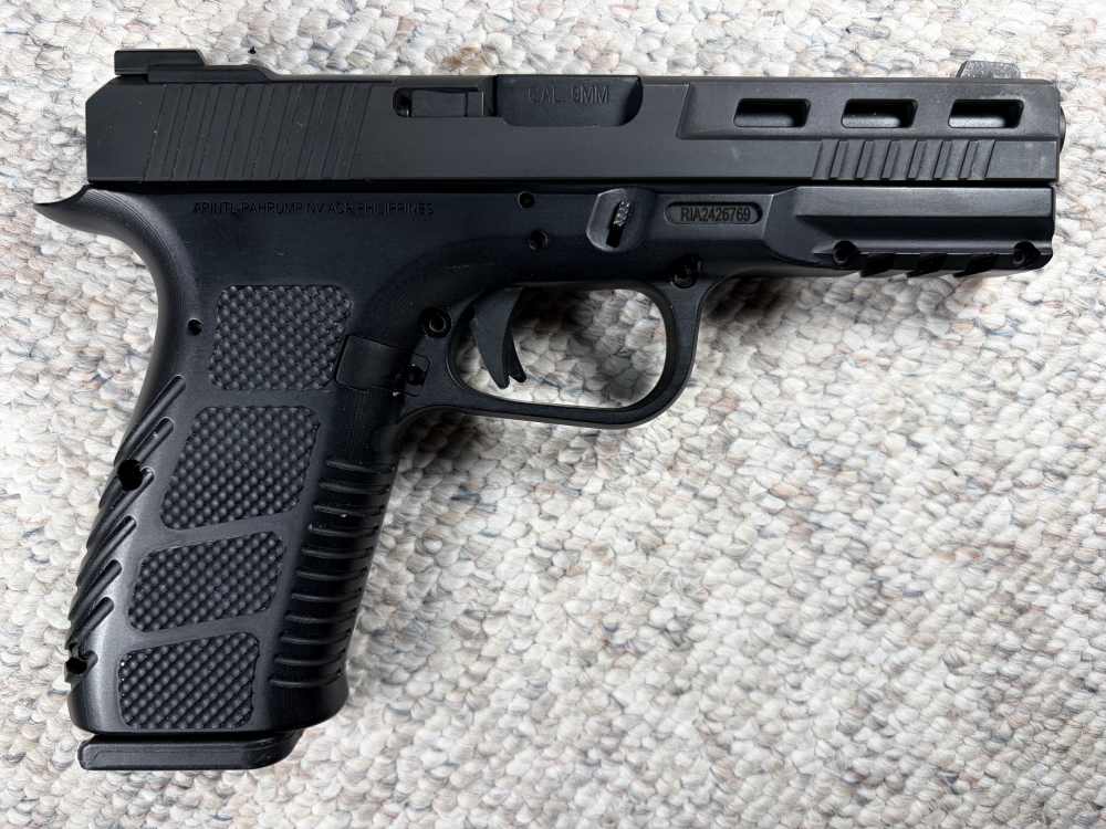 Rock Island Armory  (2) 17 Mags, Case, Red Dot Cut, Manual, All Metal -img-1