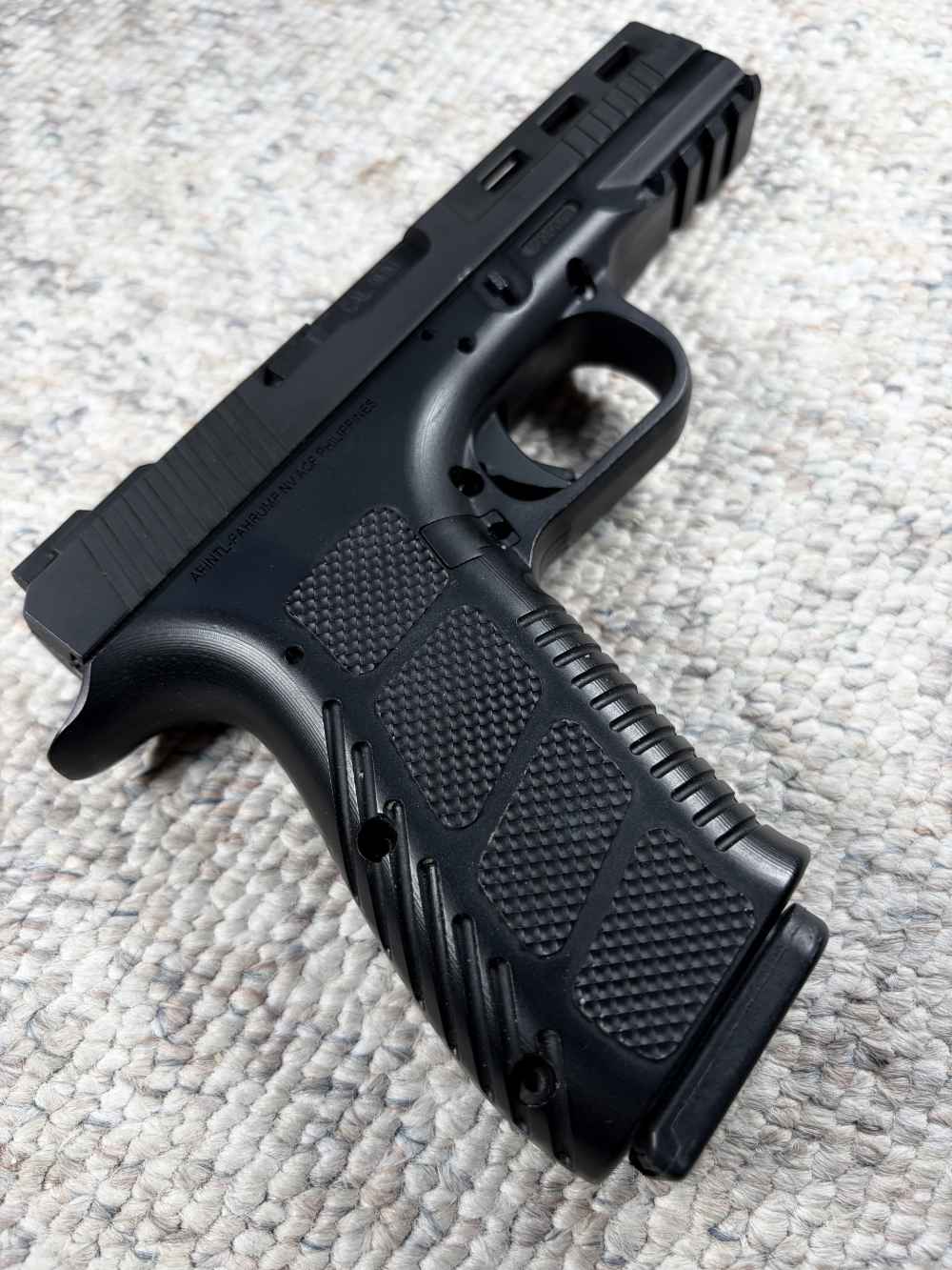 Rock Island Armory  (2) 17 Mags, Case, Red Dot Cut, Manual, All Metal -img-2