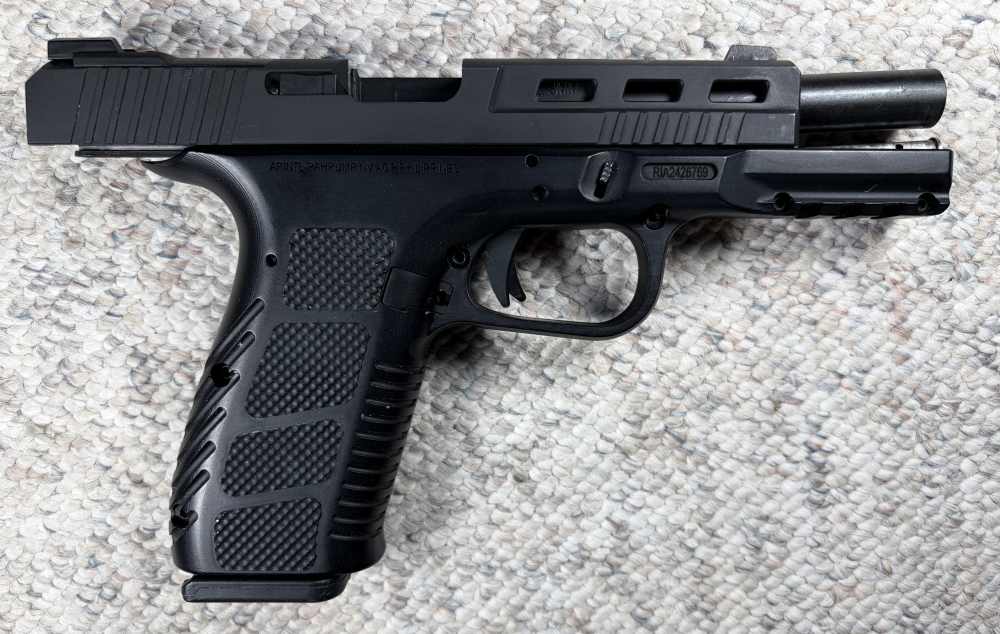 Rock Island Armory  (2) 17 Mags, Case, Red Dot Cut, Manual, All Metal -img-14