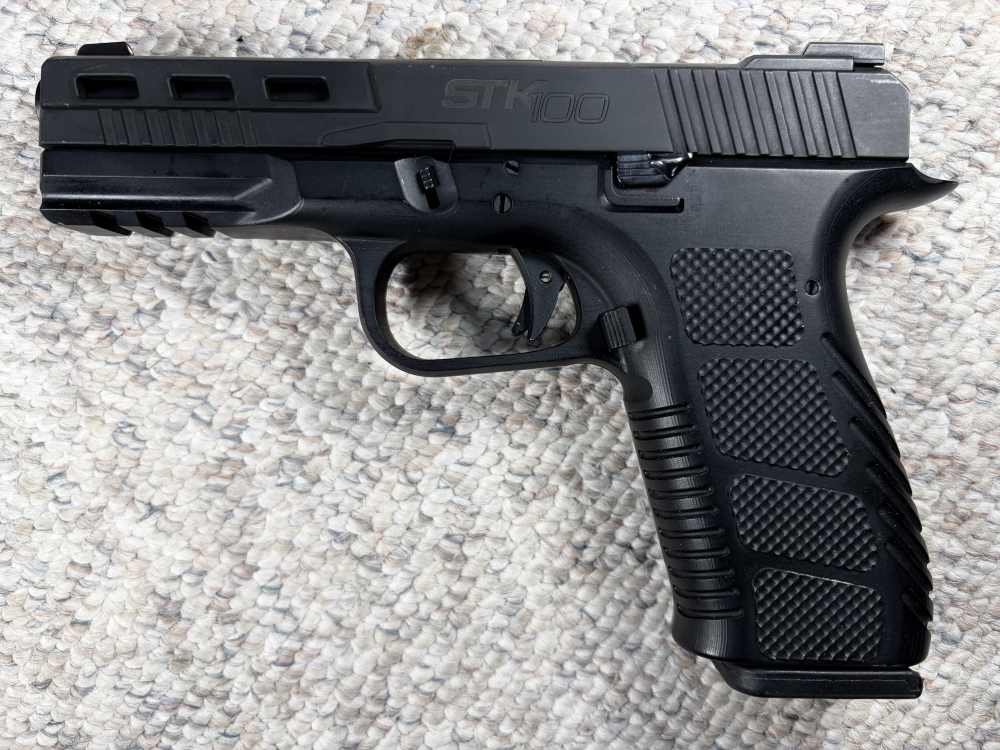 Rock Island Armory  (2) 17 Mags, Case, Red Dot Cut, Manual, All Metal -img-4