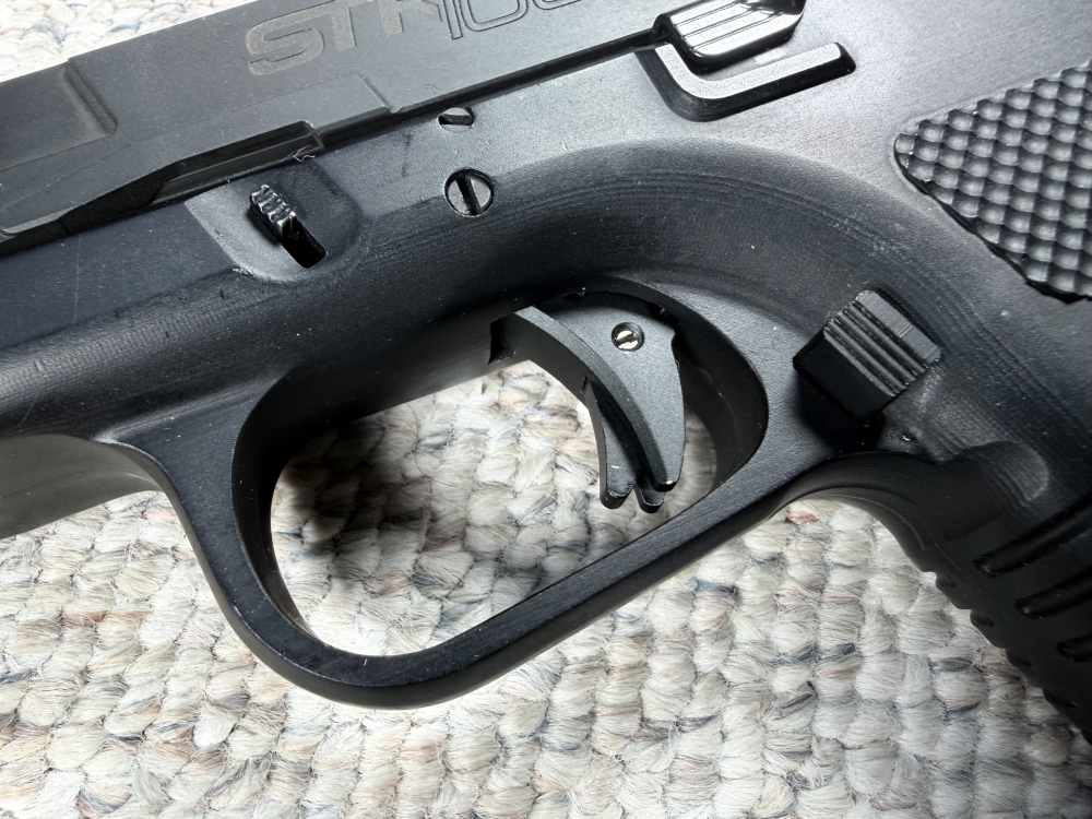 Rock Island Armory  (2) 17 Mags, Case, Red Dot Cut, Manual, All Metal -img-13