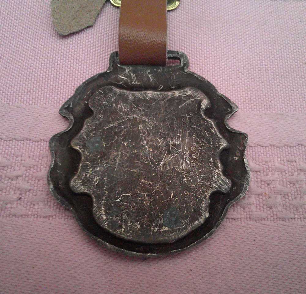 Rare Winchester Repeating Arms watch fob with raised rifle & leather strap!-img-5