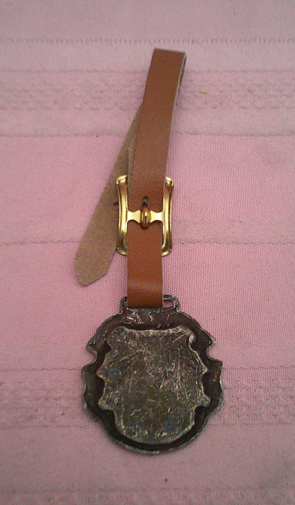 Rare Winchester Repeating Arms watch fob with raised rifle & leather strap!-img-4