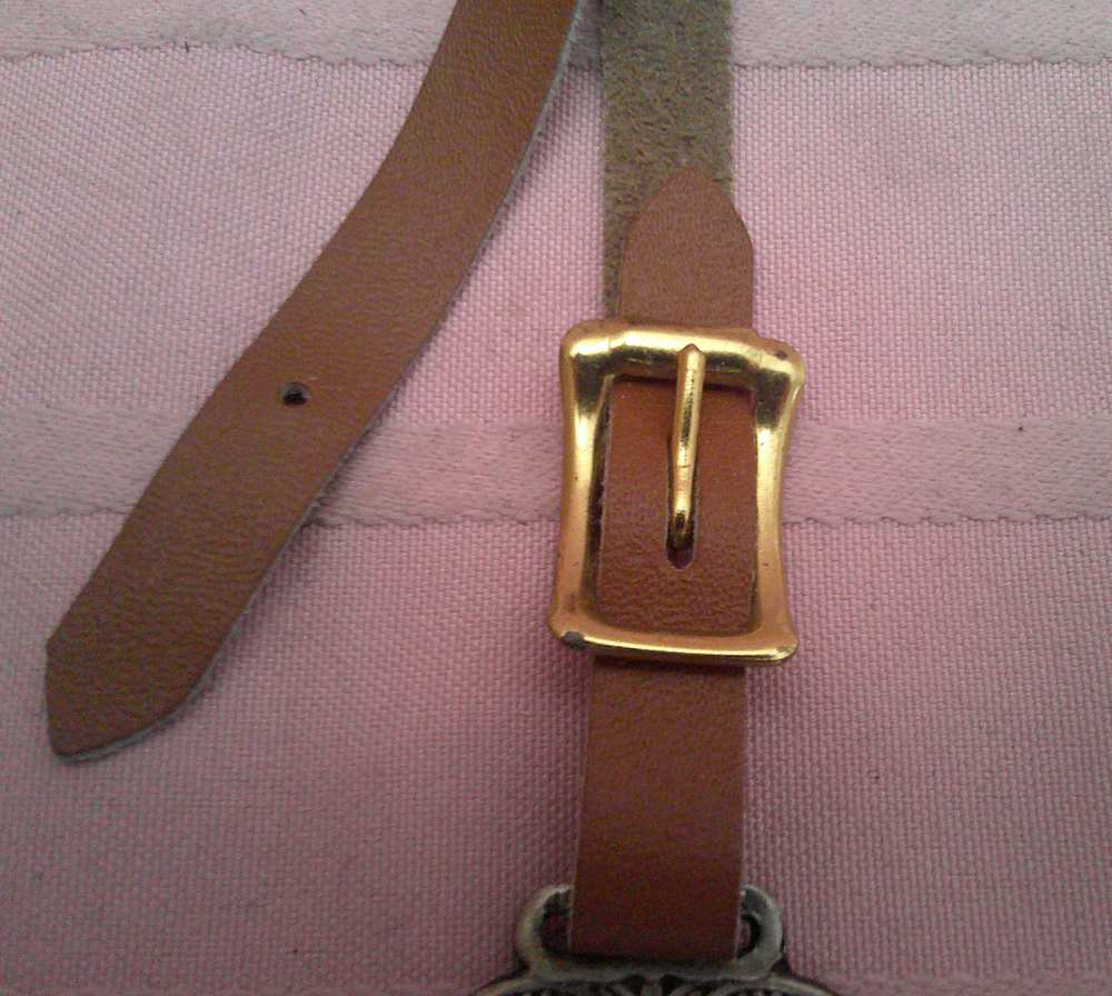 Rare Winchester Repeating Arms watch fob with raised rifle & leather strap!-img-6