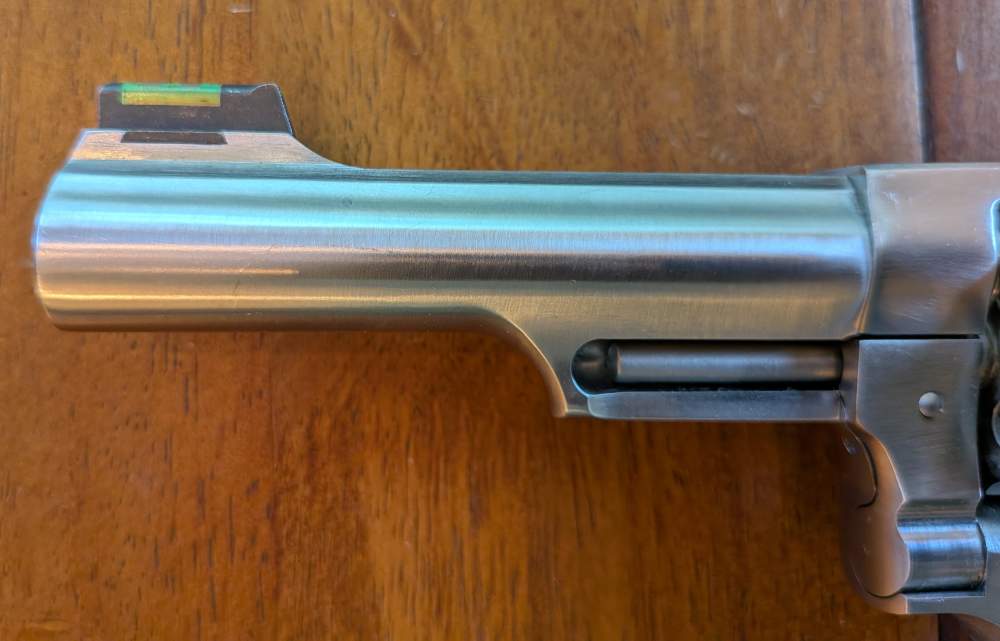Ruger SP101 .22 LR Stainless 4.2" – Fiber Optic Front – w/ Box & Papers-img-2