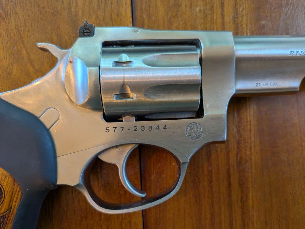 Ruger SP101 .22 LR Stainless 4.2" – Fiber Optic Front – w/ Box & Papers-img-9