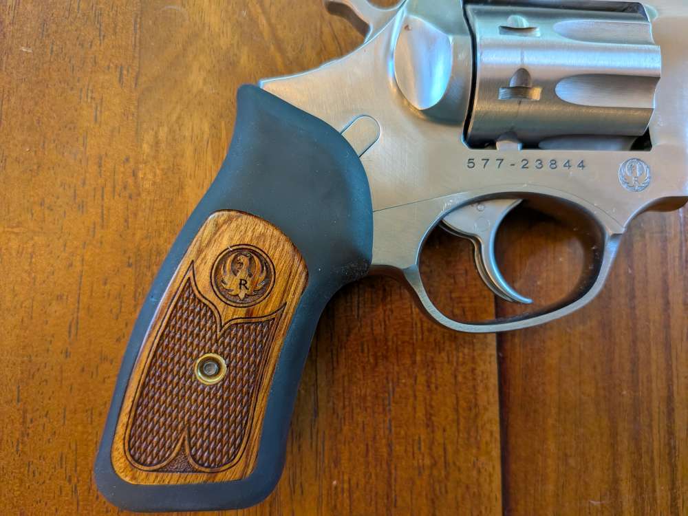 Ruger SP101 .22 LR Stainless 4.2" – Fiber Optic Front – w/ Box & Papers-img-8