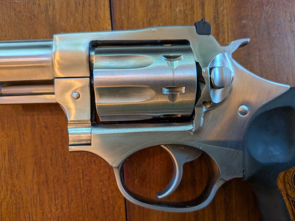 Ruger SP101 .22 LR Stainless 4.2" – Fiber Optic Front – w/ Box & Papers-img-4