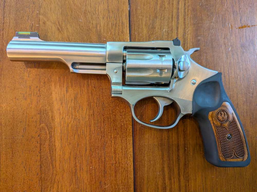 Ruger SP101 .22 LR Stainless 4.2" – Fiber Optic Front – w/ Box & Papers-img-1