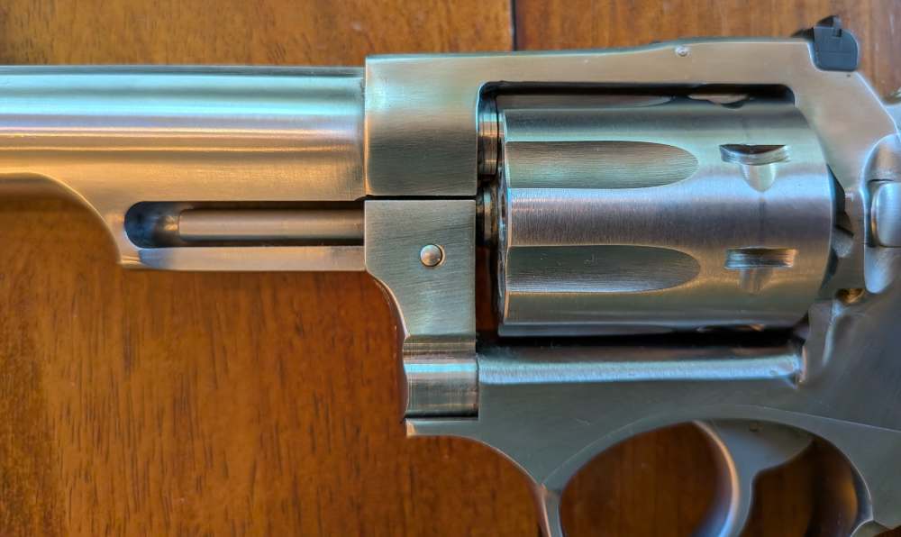 Ruger SP101 .22 LR Stainless 4.2" – Fiber Optic Front – w/ Box & Papers-img-3
