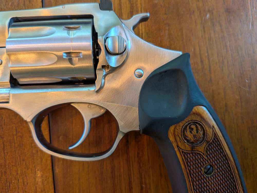 Ruger SP101 .22 LR Stainless 4.2" – Fiber Optic Front – w/ Box & Papers-img-5