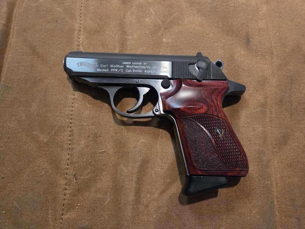 Walther PPK/S .380 Pistol, custom grips, 3 mags, holsters - Penny Auction-img-5