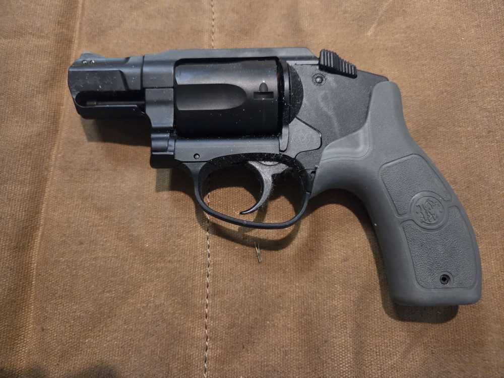 S&W Bodyguard M&P .38 spl Revolver (BG38-1) w/ holsters - Penny Auction-img-3