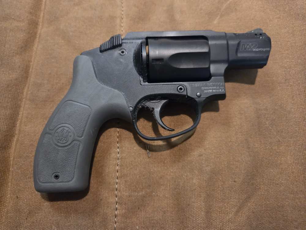 S&W Bodyguard M&P .38 spl Revolver (BG38-1) w/ holsters - Penny Auction-img-2