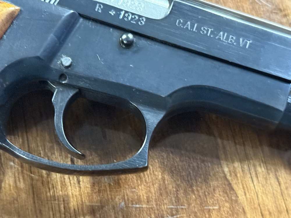 CAI Imported FEG P9R 9mm pistol- Hi Power Clone-img-14