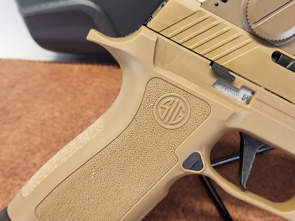 Sig Sauer P320 M18X 9mm (3) Magazines Romeo M17 Optic Like New Unfired-img-14