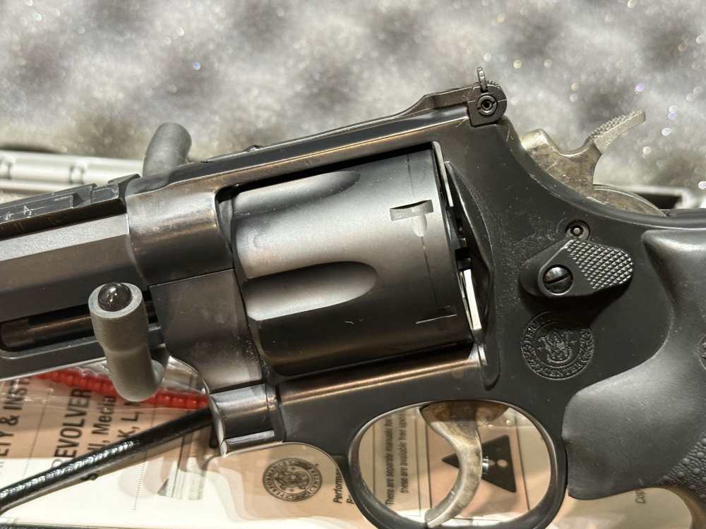 Smith & Wesson, Model 629 STEALTH HUNTER 44mag DEMO-img-3