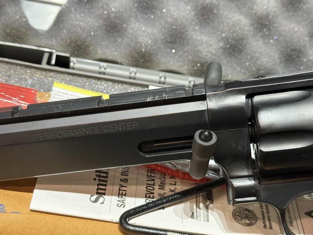 Smith & Wesson, Model 629 STEALTH HUNTER 44mag DEMO-img-4