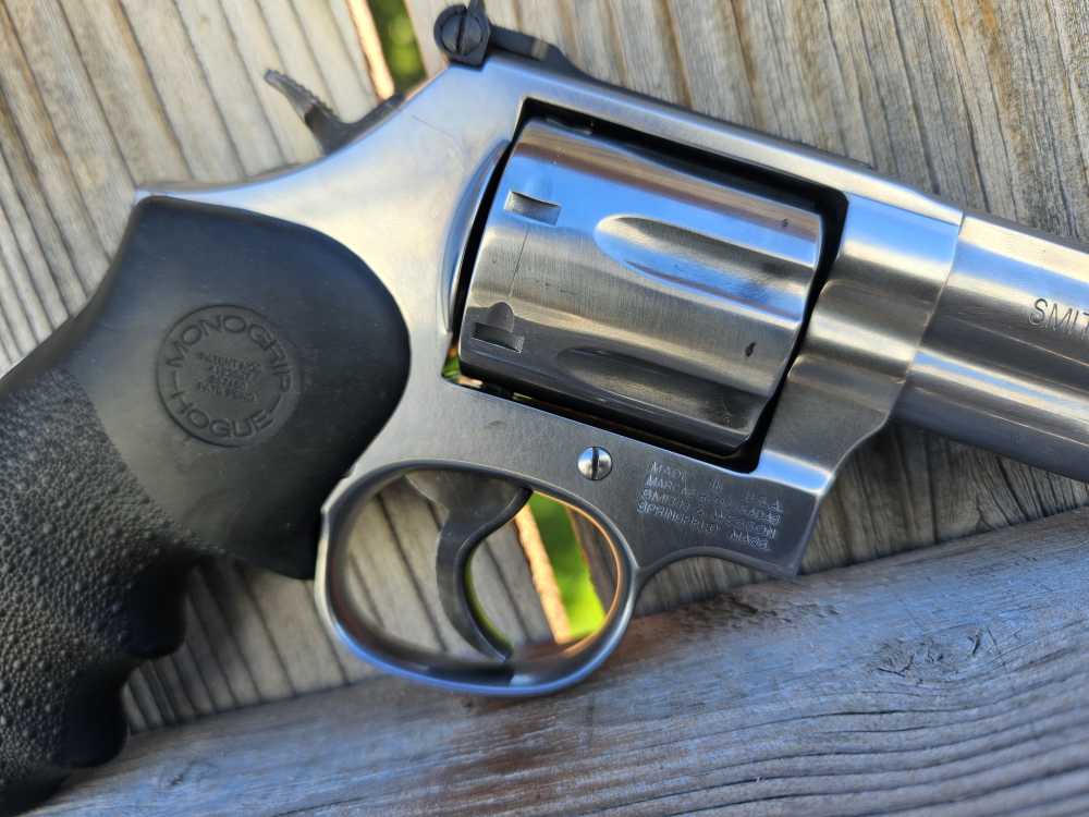 S&W 686 REVOLVER-img-2