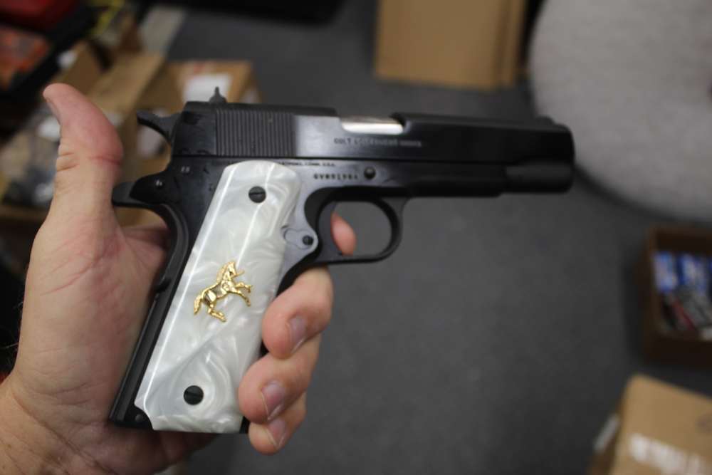 COLT 1911 GOVERMENT 38 SUPER IS LIKE NEW NO RESERVE-img-1