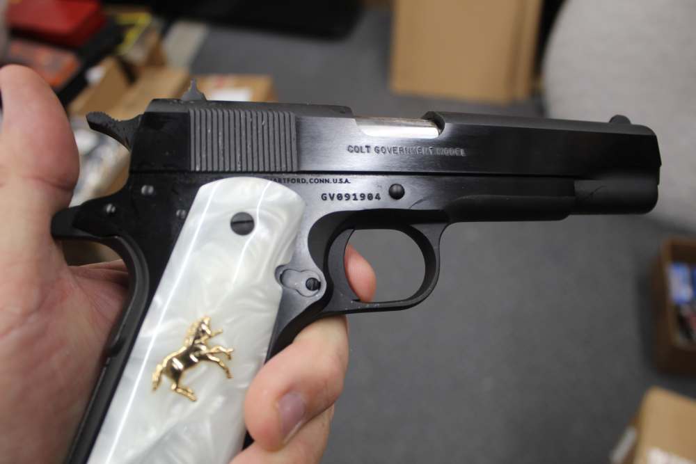 COLT 1911 GOVERMENT 38 SUPER IS LIKE NEW NO RESERVE-img-2