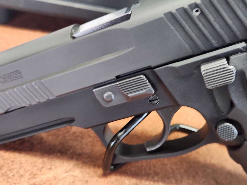 Sig Sauer P229 Elite Dark 9mm (3) Mags CT Laser Grips Mfg. 2011-img-14