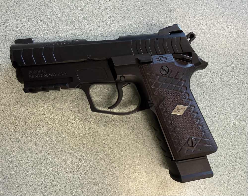 Beautiful New Lionheart Regulus 9mm compact-img-6