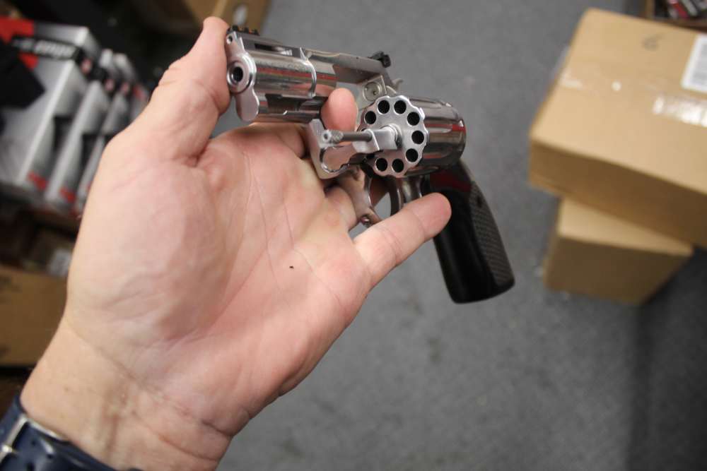 COLT KING COBRA 22 L.R. 10 SHOT REVOLVER-img-5