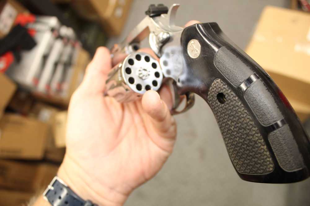 COLT KING COBRA 22 L.R. 10 SHOT REVOLVER-img-4