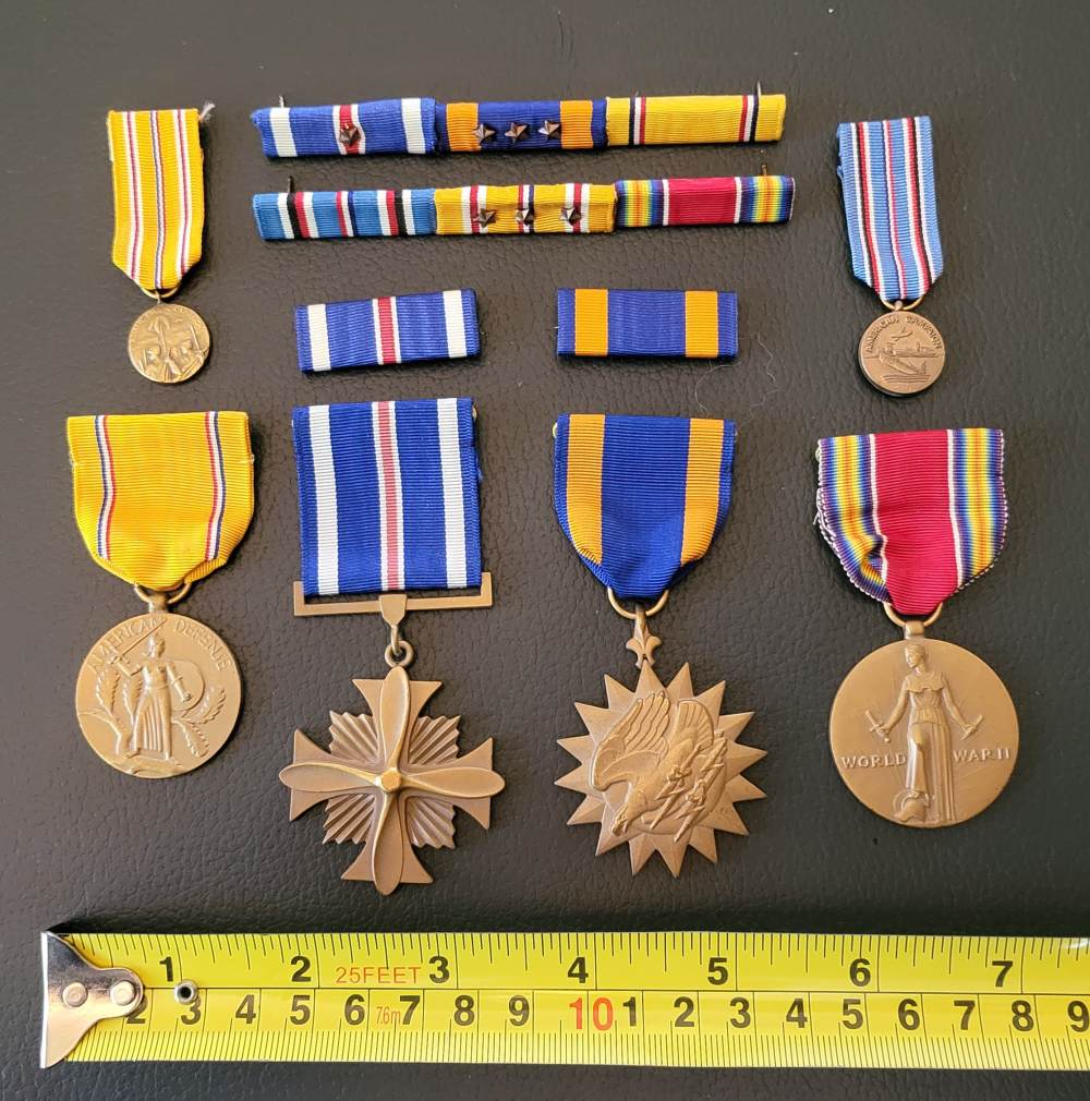 Six WWII medals-img-0