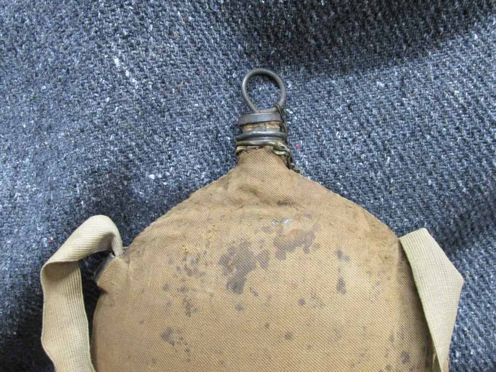 EARLY US MILITARY CANVAS COVERED METAL CANTEEN W/ CLOTH STRAP/COMPLETE CORK-img-2