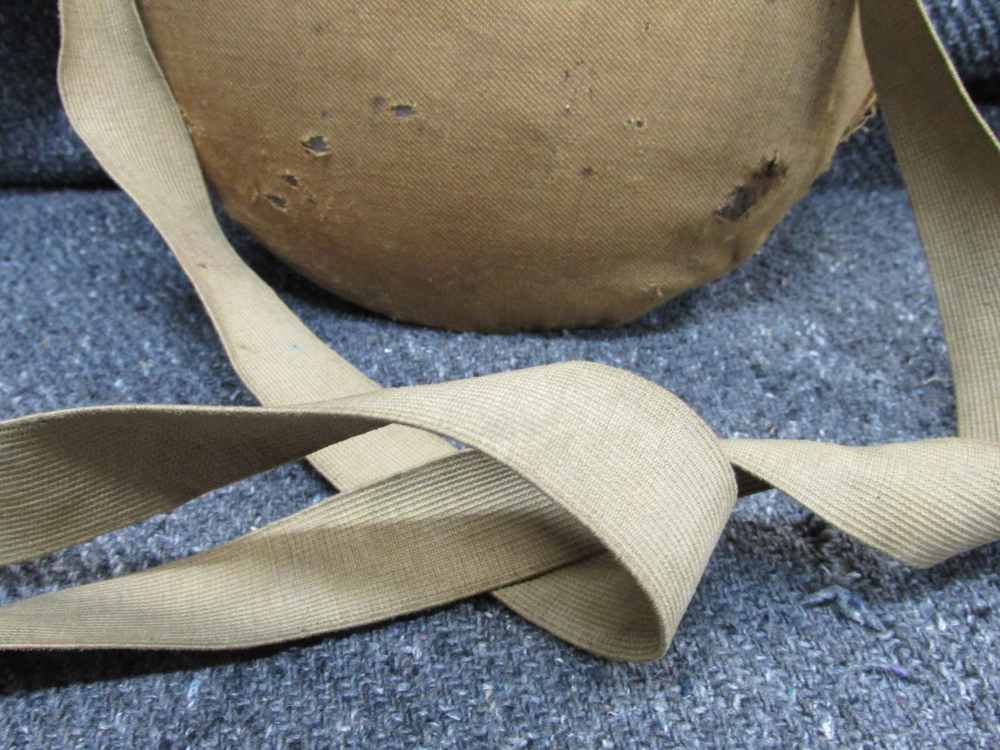 EARLY US MILITARY CANVAS COVERED METAL CANTEEN W/ CLOTH STRAP/COMPLETE CORK-img-4