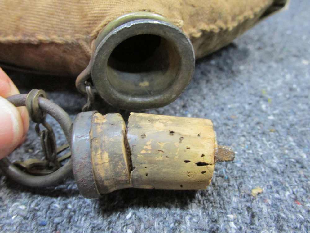 EARLY US MILITARY CANVAS COVERED METAL CANTEEN W/ CLOTH STRAP/COMPLETE CORK-img-12