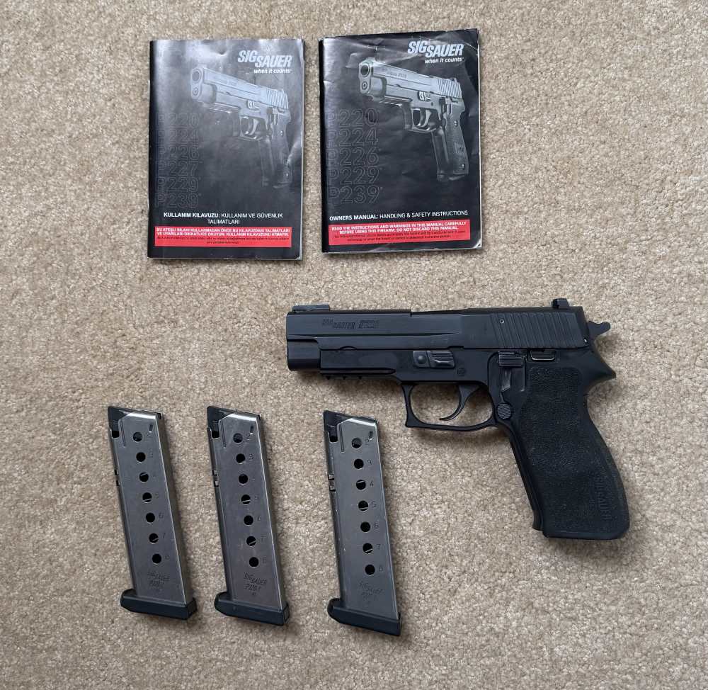 Sig Sauer P220R-45-B Nitron .45 ACP, Custom Shop, Excellent Condition-img-7